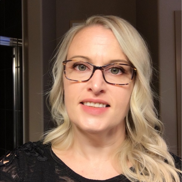 Meet your Posher, Nikolette - Picture 1 of 1